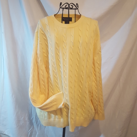 Roundtree & Yorke Other - EUC Roundtree and Yorke Yellow Sweater